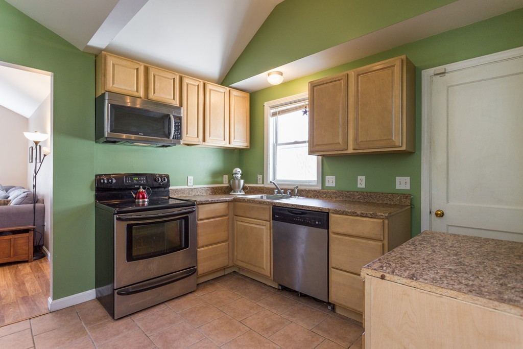 7 Austin Road Billerica, MA 01821 - Photo 8 of 20