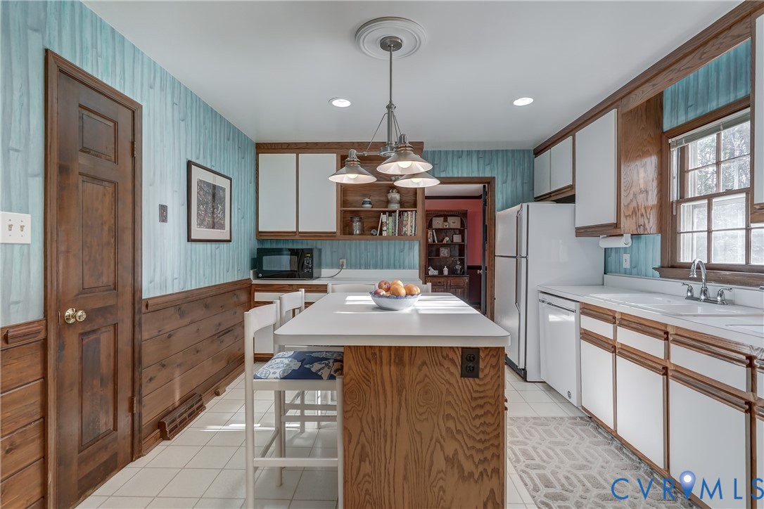 8623 Brown Summit Road North Chesterfield, VA 23235 - Photo 17 of 43 All appliances convey. Includes a pantry closet. R