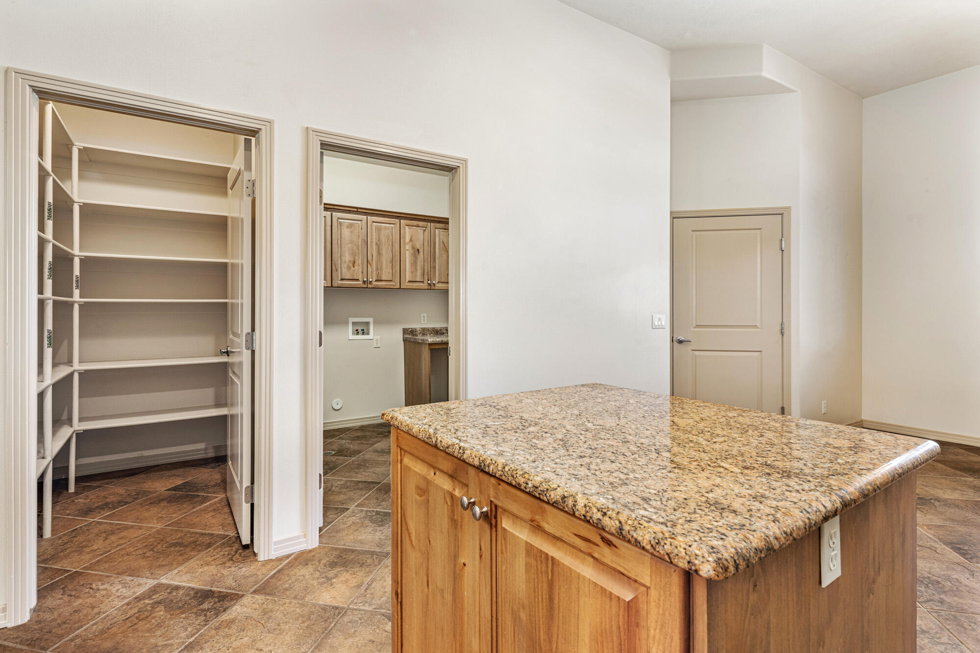 2166 West 1010 North St. George, UT 84770 - Photo 15 of 31 Kitchen, pantry & laundry