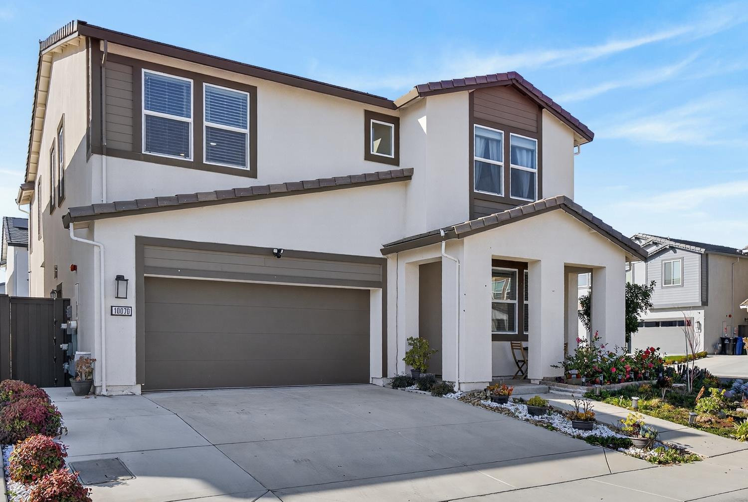 10070 Sea Turtle Street Elk Grove, CA 95757 - Photo 2 of 57