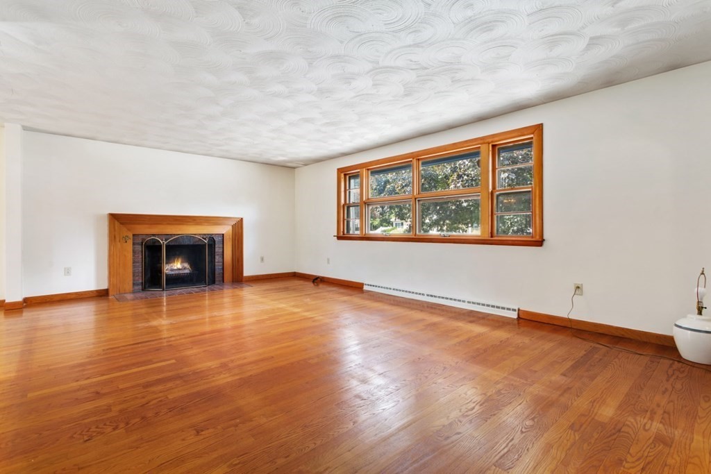 10 Witham Street Lynnfield, MA 01940 - Photo 5 of 36