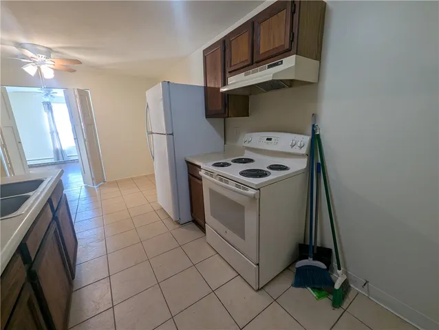 $1,150 | 420 Woodward Road, Unit 16, North Providence, RI 02904