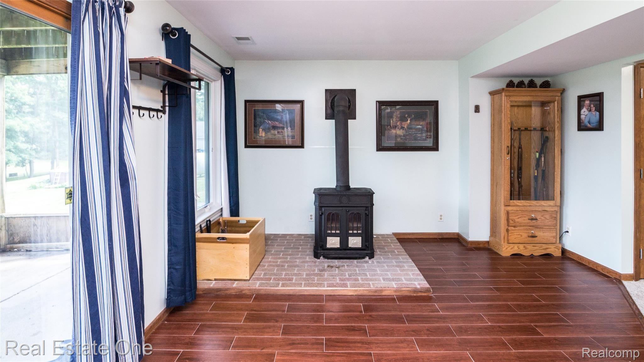 13665 Hibner Road Hartland, MI 48353 - Photo 26 of 60 FAMILY ROOM (4).jpg