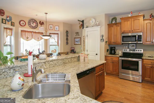 $625,000 | 25 Magnolia Pl Court, Senoia, GA 30276