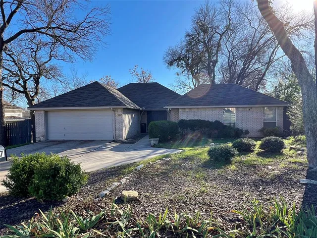 $2,150 | 507 West Baylor Street, Weatherford, TX 76086