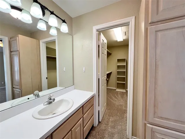 $2,150 | 507 West Baylor Street, Weatherford, TX 76086