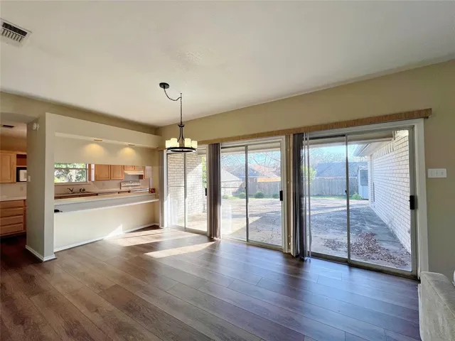 $2,150 | 507 West Baylor Street, Weatherford, TX 76086