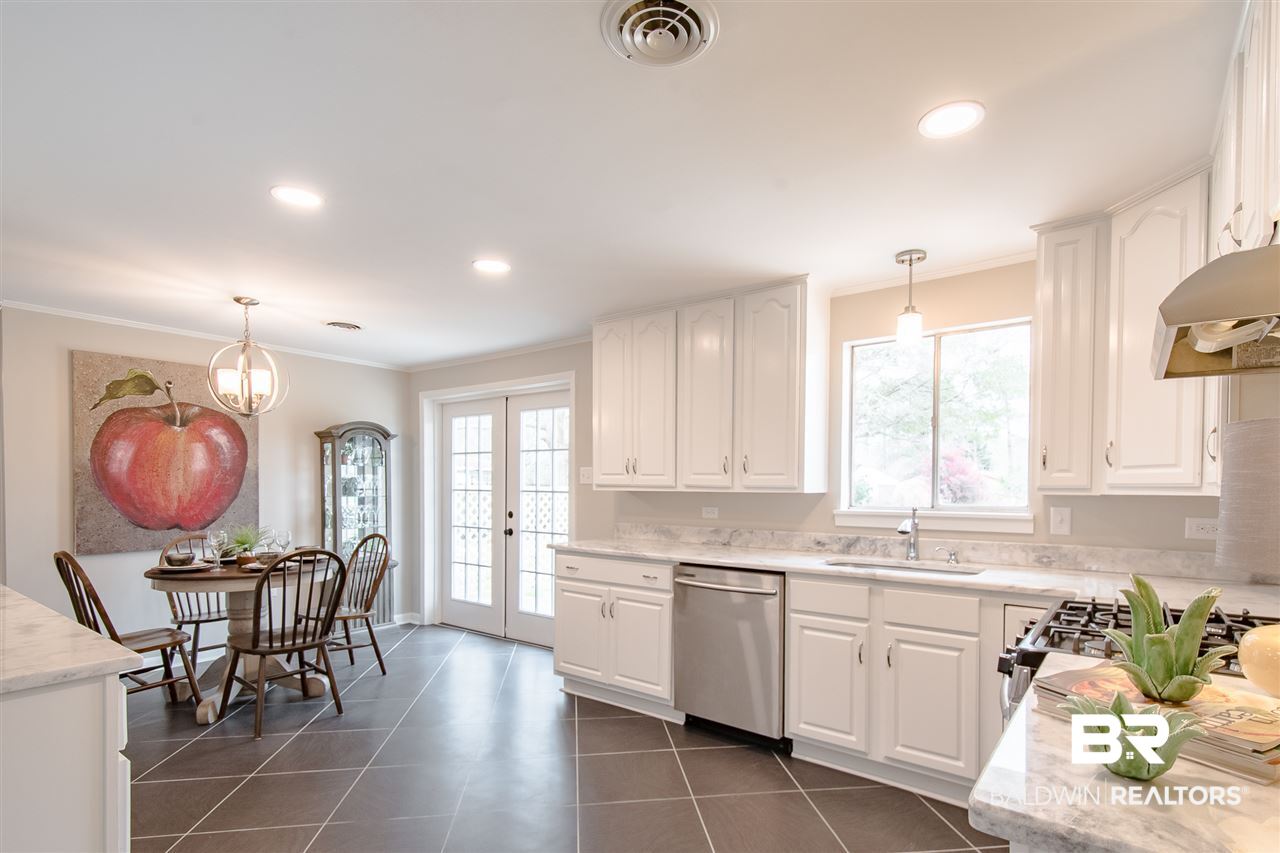 708 West Magnolia Avenue Foley, AL 36535 - Photo 2 of 29