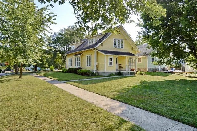 $250,000 | 423 East 4th Street, Cameron, MO 64429