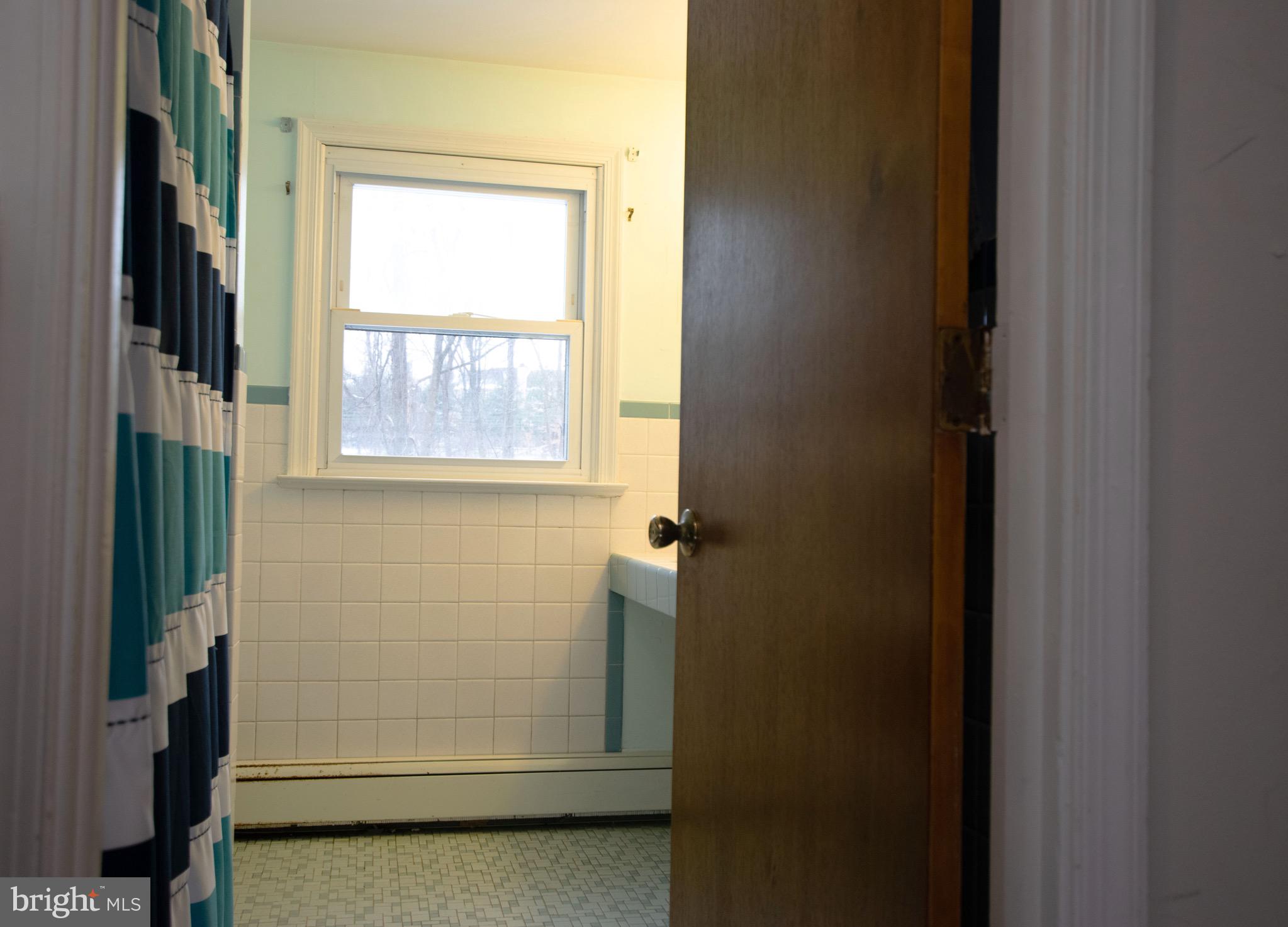 105 Spring Road Malvern, PA 19355 - Photo 18 of 19 Hall Bath
