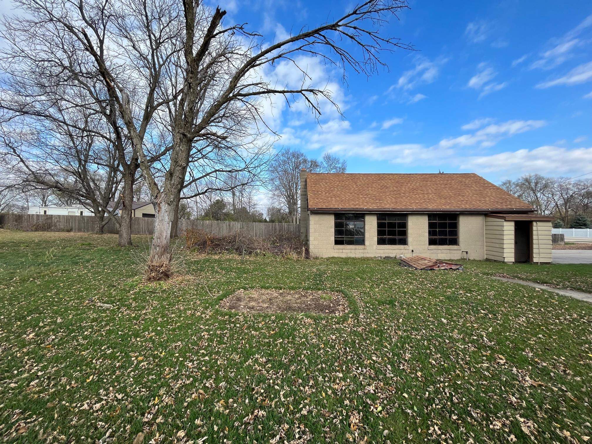 13954 Dorr Road Rockton, IL 61072 - Photo 5 of 21 a view of a yard in front of a house
