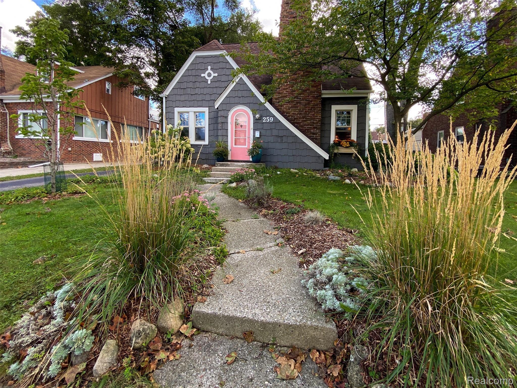 259 Chippewa Road Pontiac, MI 48341 - Photo 33 of 47 DJI_20210916_110613_760.jpg