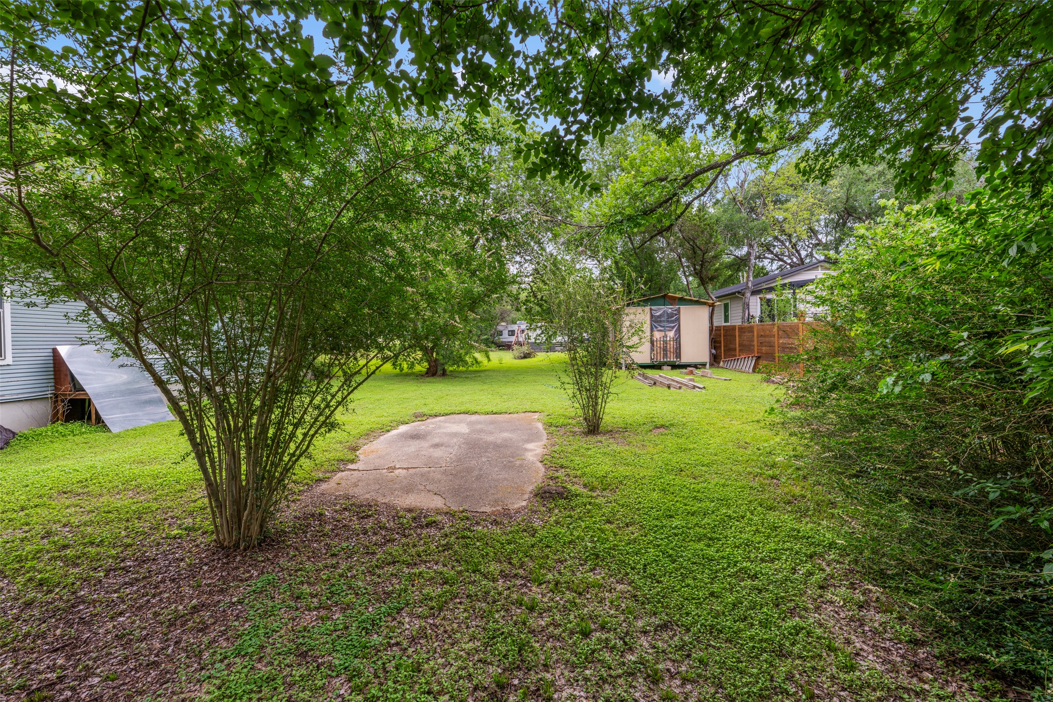 1132 Eleanor Street Austin, TX 78721 - Photo 8 of 14 Left side of the lot