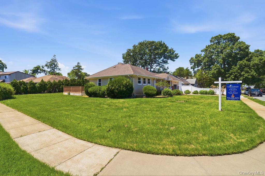 2934 Kinloch Road Wantagh, NY 11793 - Photo 2 of 34