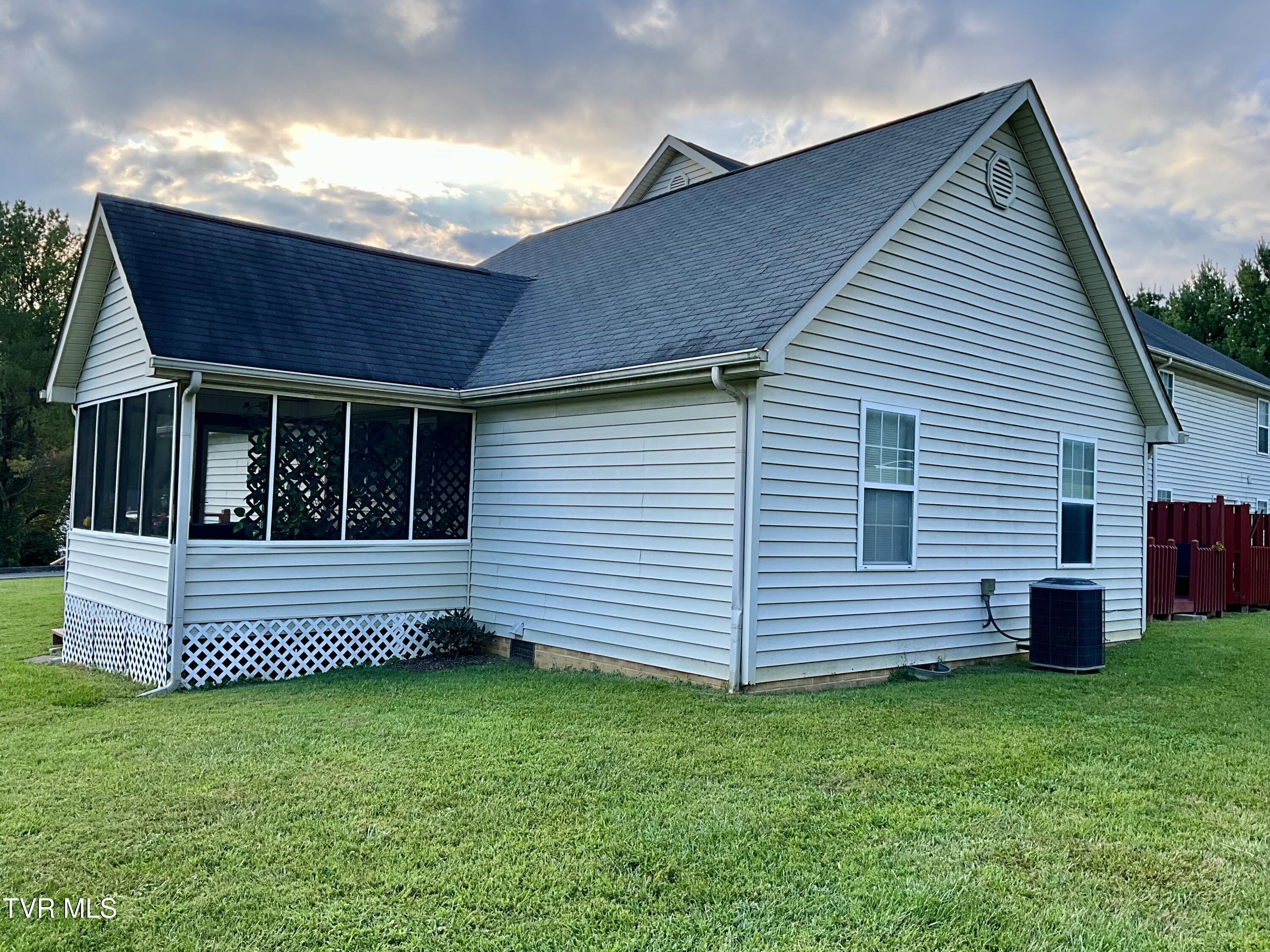 254 Booher Road, Unit B1 Bristol, TN 37620 - Photo 19 of 30 IMG_3257