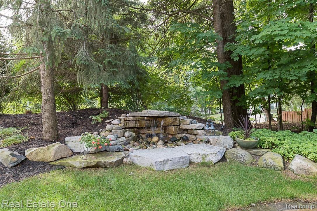 582 Bloomer Ridge Drive Rochester, MI 48307 - Photo 32 of 34 Bloomer Ridge-P001.jpg