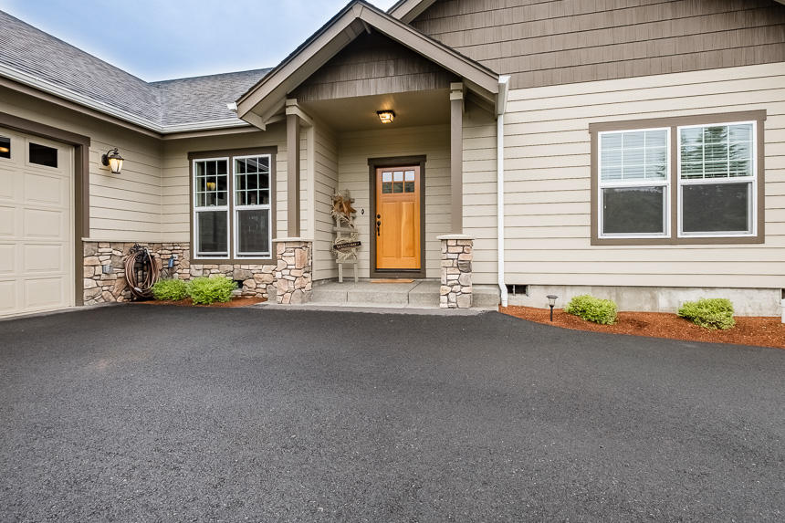 4754 Hillcrest Road Medford, OR 97504 - Photo 3 of 35 4754 Hillcrest-4