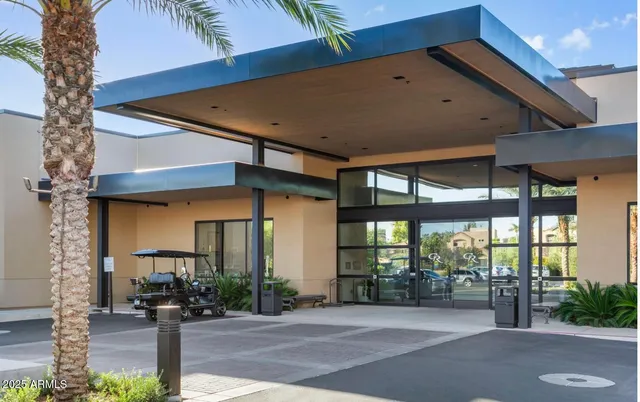 $895,000 | 7400 East Gainey Club Drive, Unit 216, Scottsdale, AZ 85258