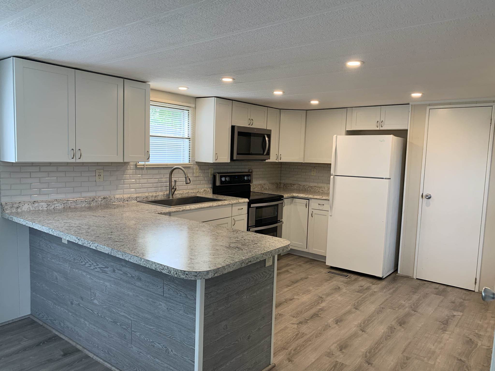 21 Cornwall Street Exeter, NH 03833 - Photo 2 of 40