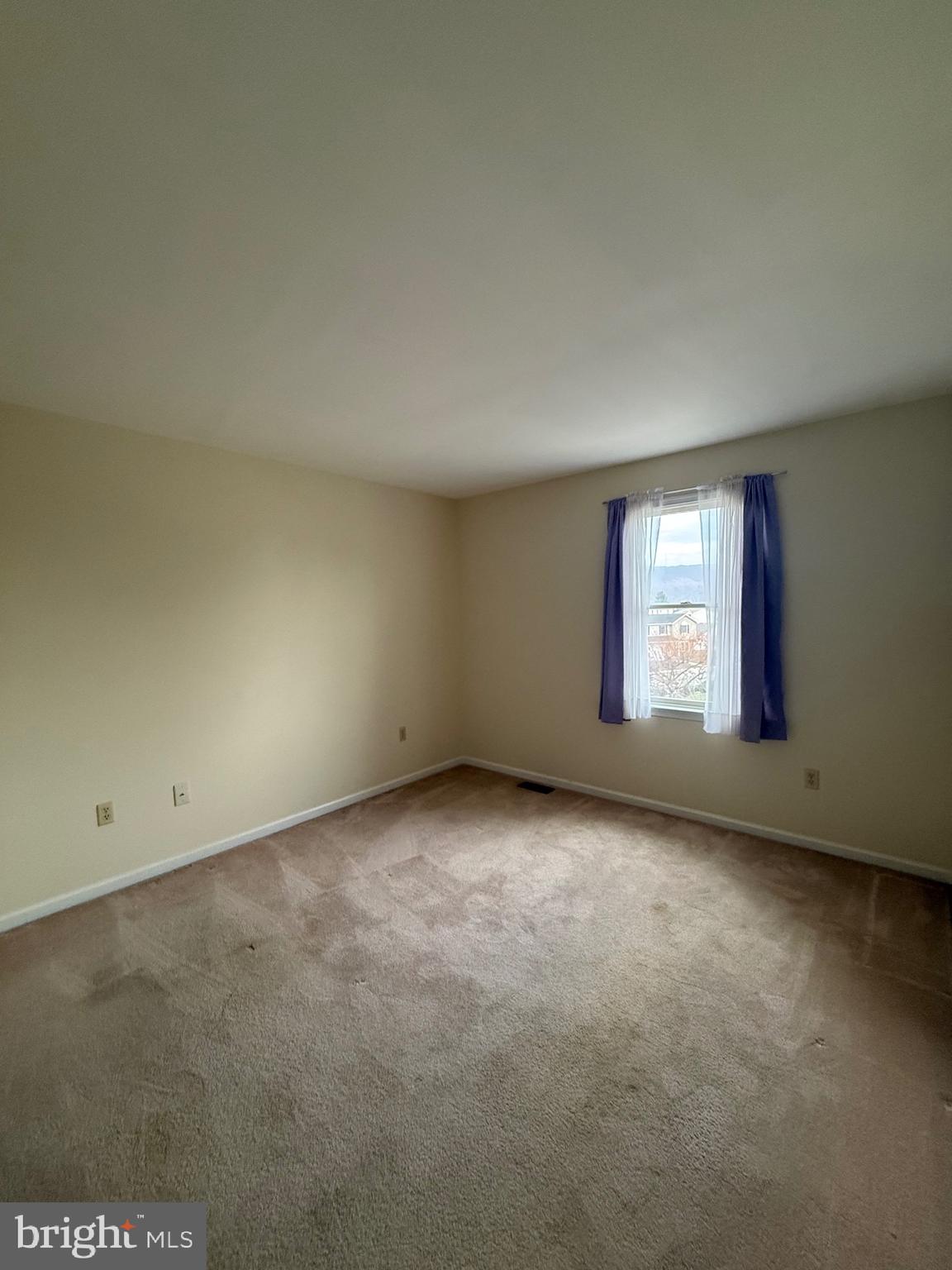 28 Willow Way Drive Enola, PA 17025 - Photo 13 of 22 an empty room with windows