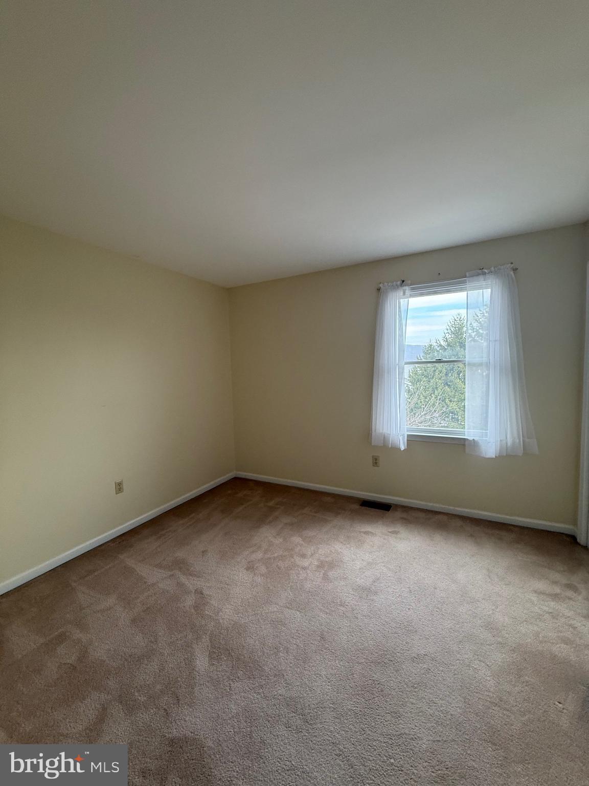 28 Willow Way Drive Enola, PA 17025 - Photo 15 of 22 an empty room with windows