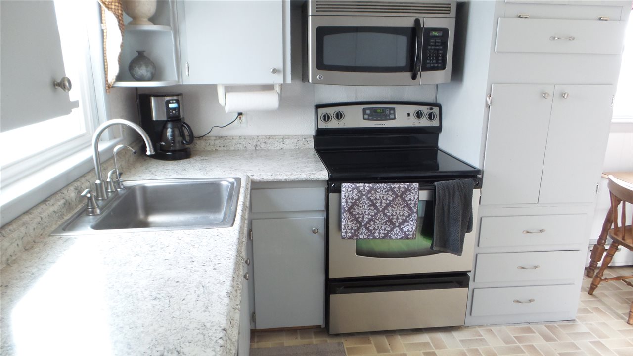 66 Maple Street Rochester, NH 03867 - Photo 7 of 37