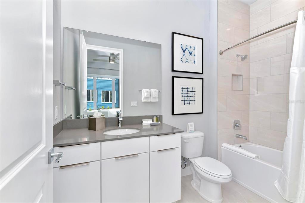 7770 Sandy Ridge Drive, Unit 135 Kissimmee, FL 34747 - Photo 30 of 43 a bathroom with a granite countertop sink toilet and a bathtub