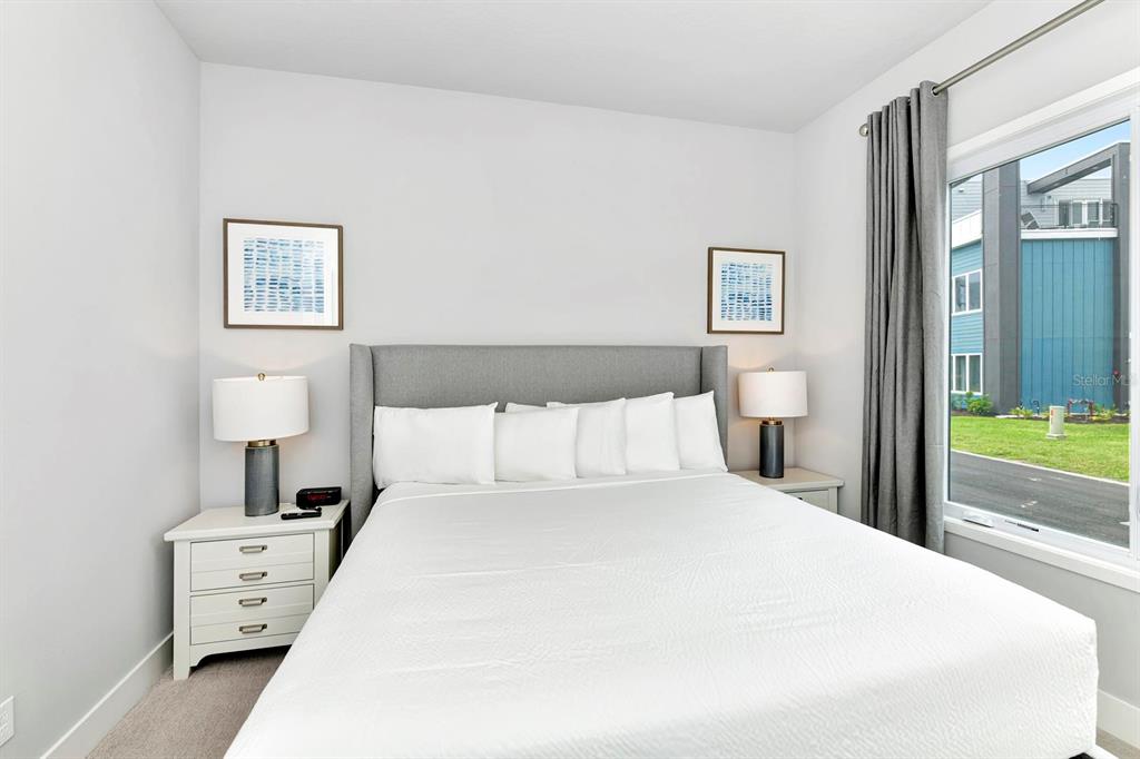 7770 Sandy Ridge Drive, Unit 135 Kissimmee, FL 34747 - Photo 5 of 43 a bedroom with a bed and a lamp