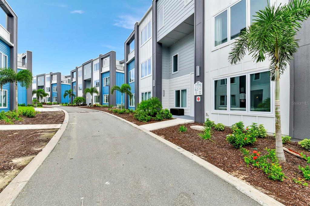 7770 Sandy Ridge Drive, Unit 135 Kissimmee, FL 34747 - Photo 7 of 43 a view of a building with a yard and potted plants