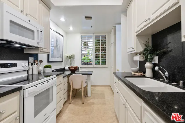 $1,095,000 | 2131 Century Park Lane, Unit 109, Los Angeles, CA 90067