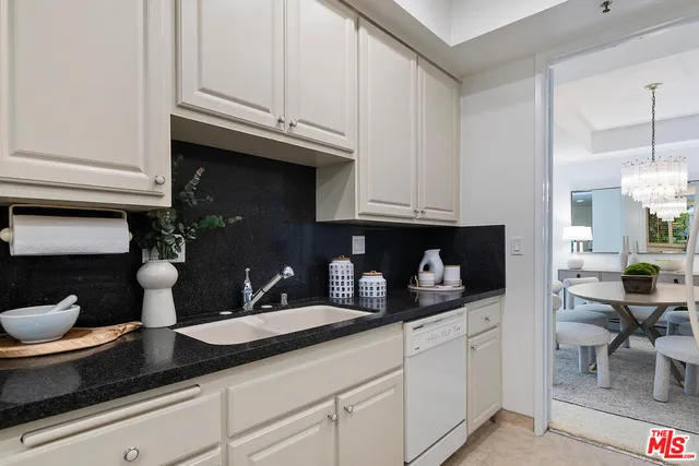 $1,095,000 | 2131 Century Park Lane, Unit 109, Los Angeles, CA 90067