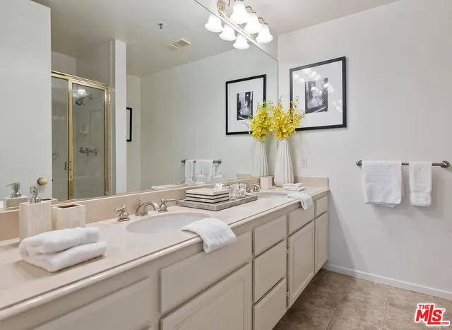 $1,095,000 | 2131 Century Park Lane, Unit 109, Los Angeles, CA 90067