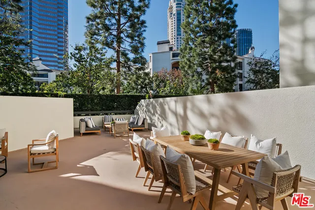 $1,095,000 | 2131 Century Park Lane, Unit 109, Los Angeles, CA 90067