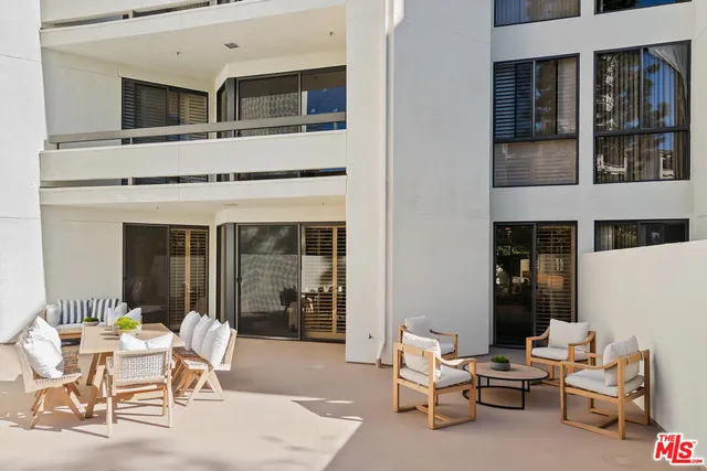 $1,095,000 | 2131 Century Park Lane, Unit 109, Los Angeles, CA 90067