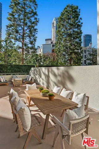 $1,095,000 | 2131 Century Park Lane, Unit 109, Los Angeles, CA 90067