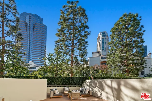 $1,095,000 | 2131 Century Park Lane, Unit 109, Los Angeles, CA 90067