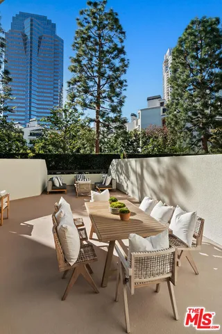 $1,095,000 | 2131 Century Park Lane, Unit 109, Los Angeles, CA 90067