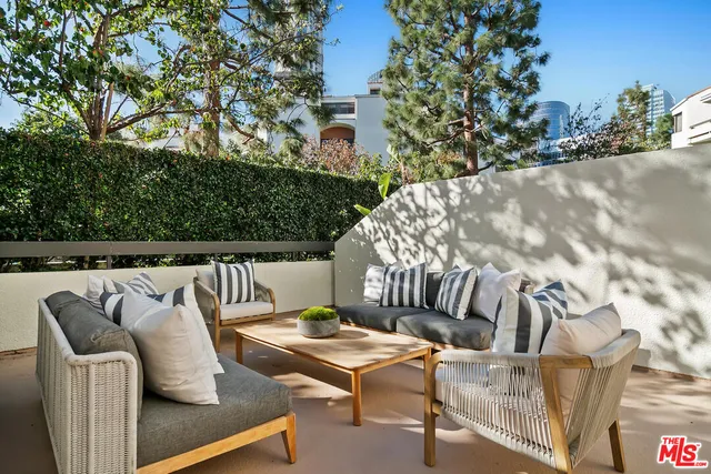 $1,095,000 | 2131 Century Park Lane, Unit 109, Los Angeles, CA 90067