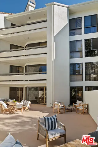 $1,095,000 | 2131 Century Park Lane, Unit 109, Los Angeles, CA 90067