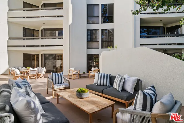 $1,095,000 | 2131 Century Park Lane, Unit 109, Los Angeles, CA 90067
