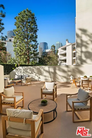 $1,095,000 | 2131 Century Park Lane, Unit 109, Los Angeles, CA 90067