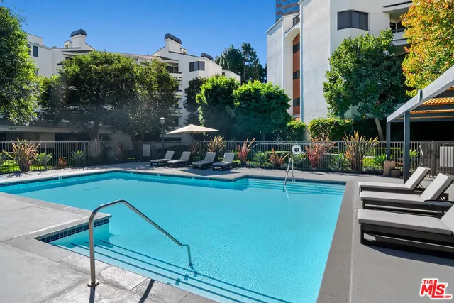 $1,095,000 | 2131 Century Park Lane, Unit 109, Los Angeles, CA 90067