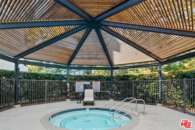 $1,095,000 | 2131 Century Park Lane, Unit 109, Los Angeles, CA 90067