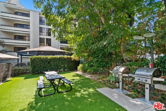 $1,095,000 | 2131 Century Park Lane, Unit 109, Los Angeles, CA 90067