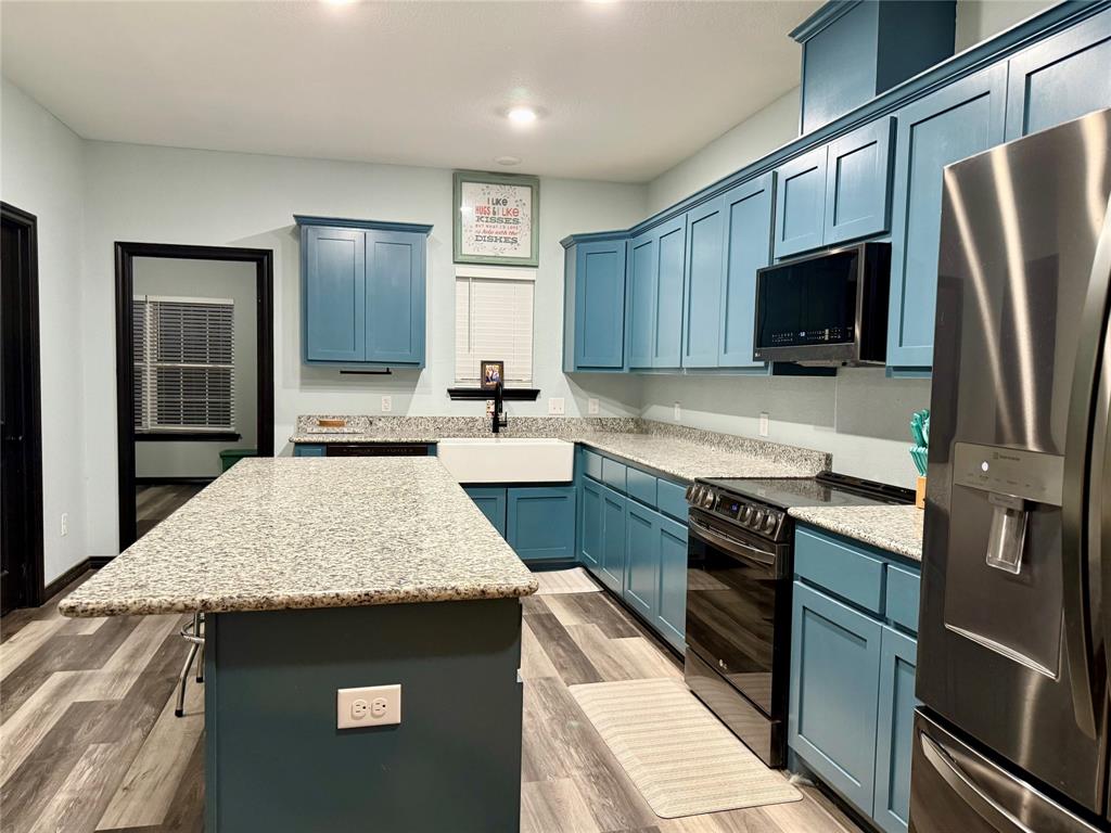 1384 County Road 1235 Point, TX 75472 - Photo 9 of 31 a kitchen with granite countertop a refrigerator stove and sink