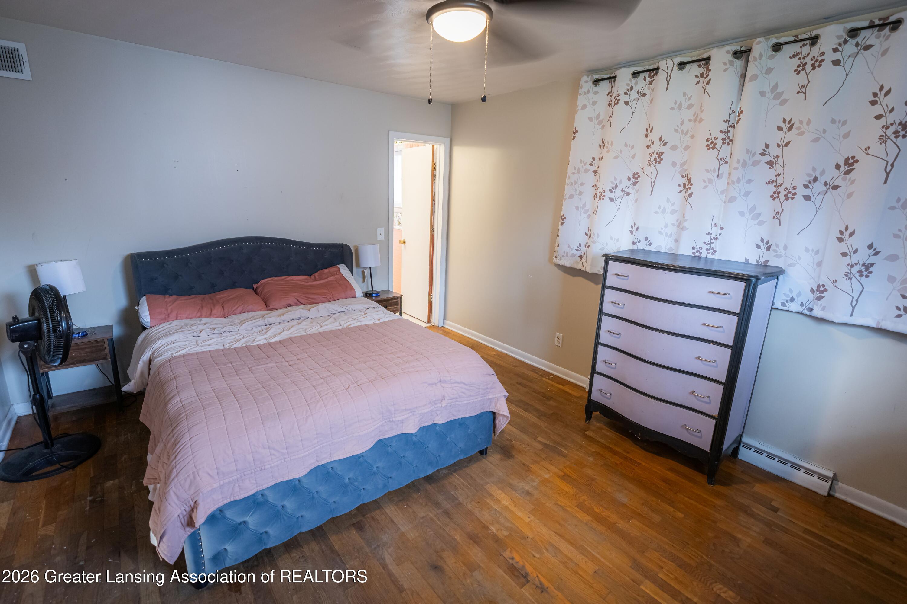 1833 South Waverly Road Lansing, MI 48917 - Photo 15 of 29 Bedroom 2