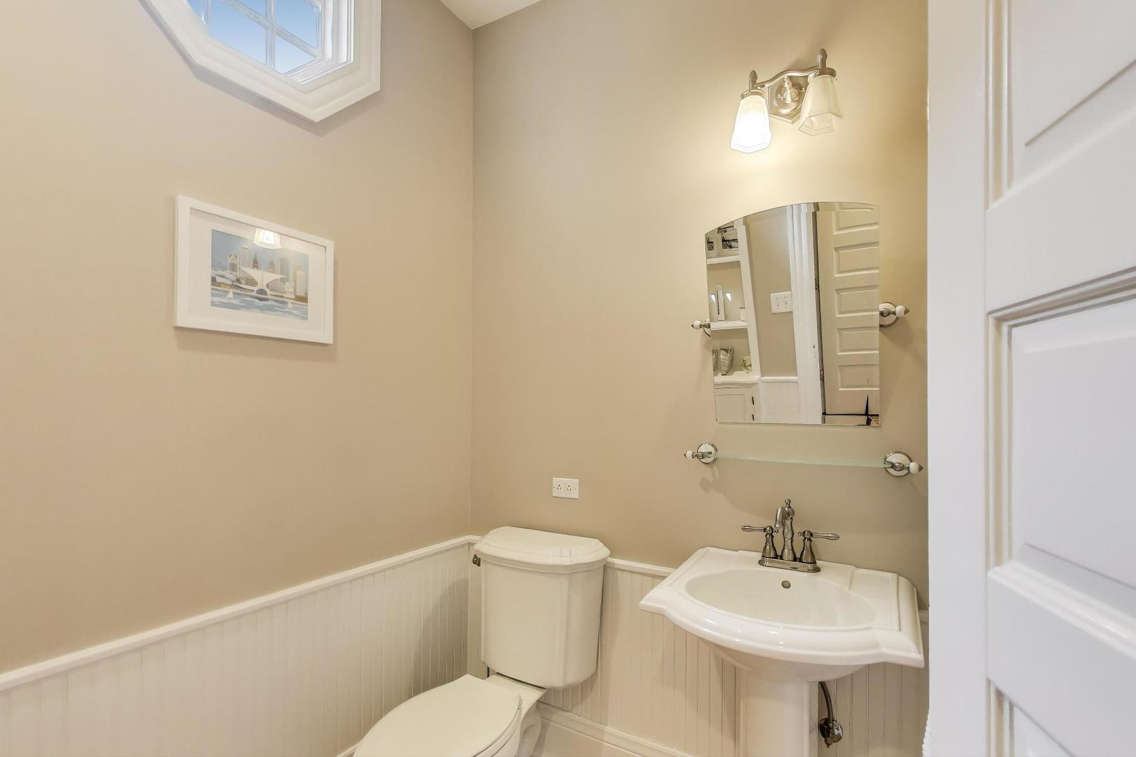 274 Ridge Avenue Winnetka, IL 60093 - Photo 14 of 36 a bathroom with a sink mirror and toilet