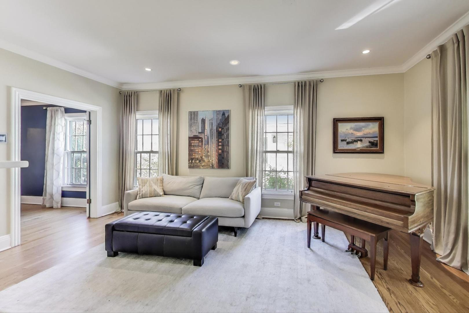 274 Ridge Avenue Winnetka, IL 60093 - Photo 3 of 36 a living room with furniture and a window