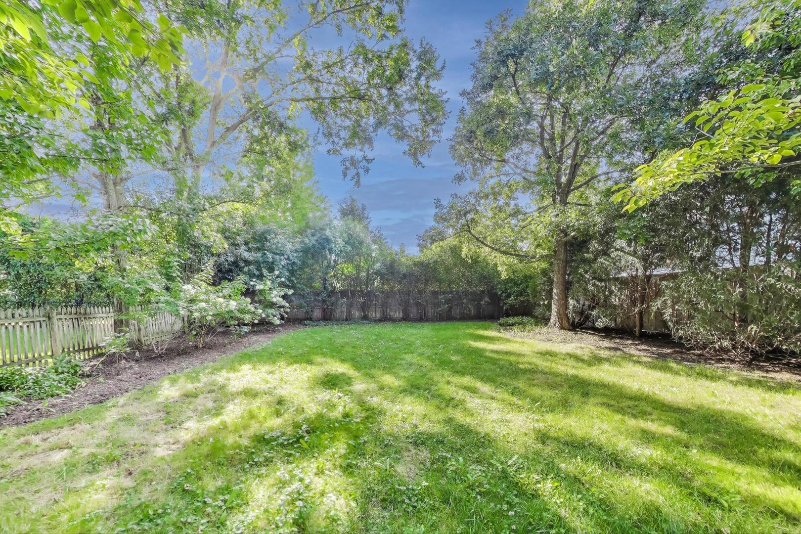 274 Ridge Avenue Winnetka, IL 60093 - Photo 32 of 36 a view of a grassy field with trees