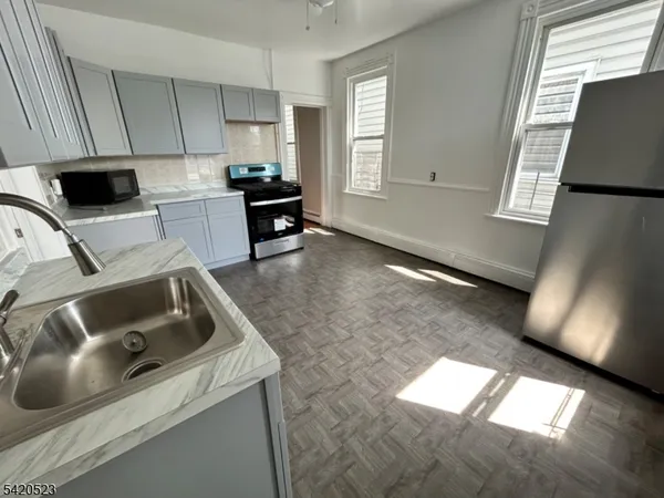 $2,800 | 222 Inslee Place, Unit 2, Elizabeth Port, NJ 07206